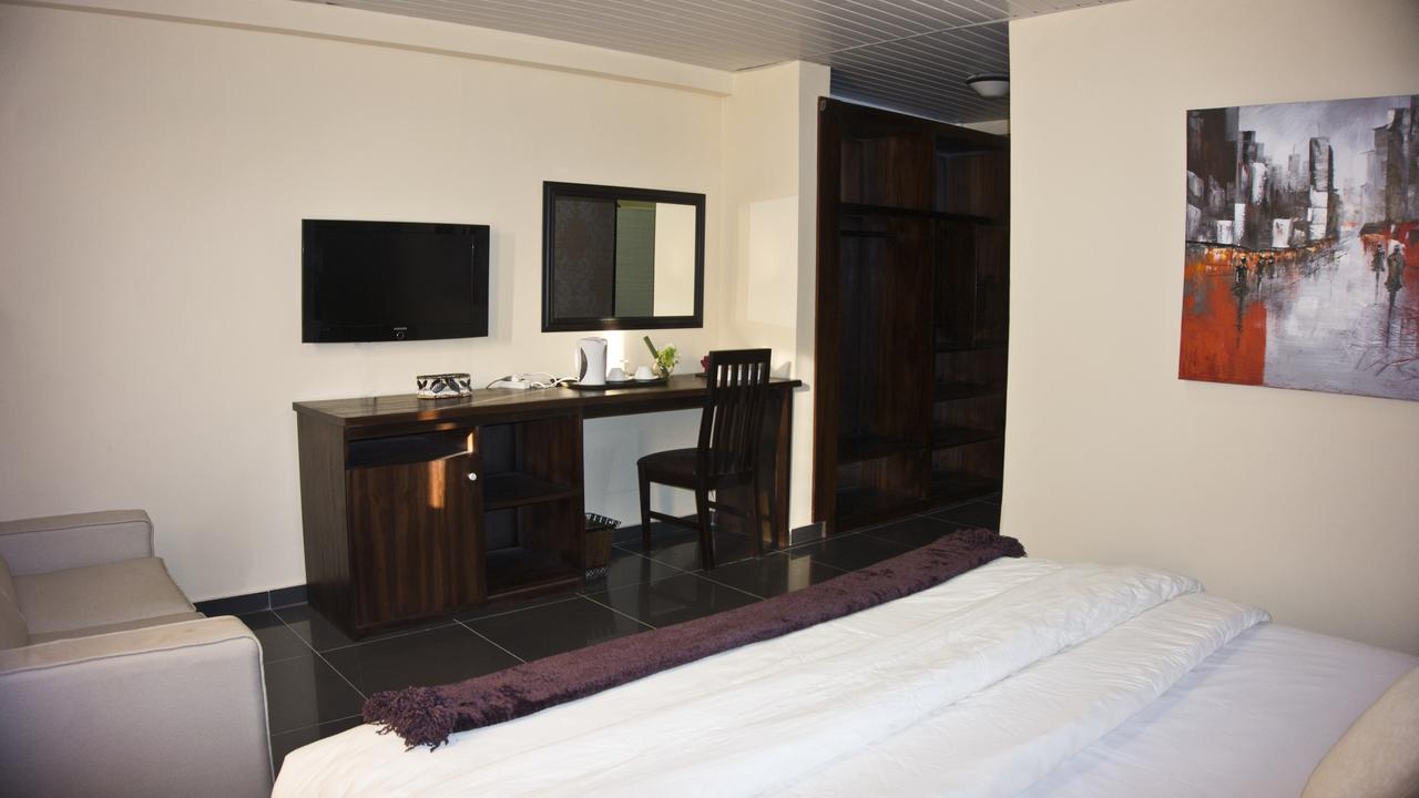 M Suites Hotel Accra Ngoại thất bức ảnh